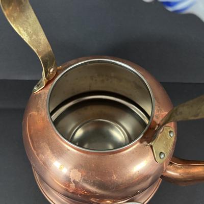 LOT 103: Copper Tea Kettles/Pots, a Creamer and Sugar Bowl and Wall/Jello Mold