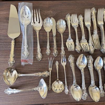 LOT:106: Reed and Barton Sterling Silver Flatware and Serving Set - Service of 12 plus Serving Pieces over 3,0000 Grams!
