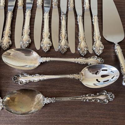 LOT:106: Reed and Barton Sterling Silver Flatware and Serving Set - Service of 12 plus Serving Pieces over 3,0000 Grams!