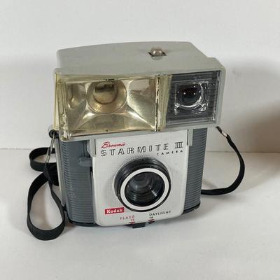 LOT 167: Vintage Camera / Equipment Collection - Kalimar, Brownie Starmite, Honeywell and More