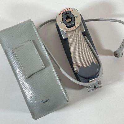 LOT 167: Vintage Camera / Equipment Collection - Kalimar, Brownie Starmite, Honeywell and More