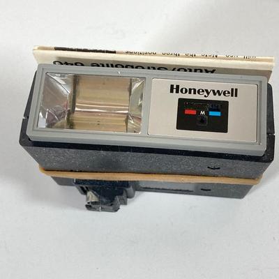 LOT 167: Vintage Camera / Equipment Collection - Kalimar, Brownie Starmite, Honeywell and More