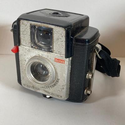 LOT 167: Vintage Camera / Equipment Collection - Kalimar, Brownie Starmite, Honeywell and More