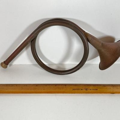 LOT 170: Three Vintage Military Rounds, Bugle Horn, Miniature Canon (Italy) and The Civil War State by State Book