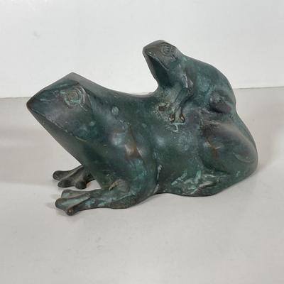 LOT 172: Pottery and Garden Collection - Mushroom Stakes, Birdhouse, Brass Frog and More