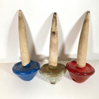 LOT 172: Pottery and Garden Collection - Mushroom Stakes, Birdhouse, Brass Frog and More