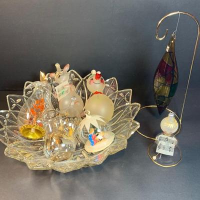 LOT:191: Vintage Ornaments Including De Carlini Angel, Clown and Mouse. Art Glass Teadrop Ornament, Resl Lenz Pear Shaped Ornament and More