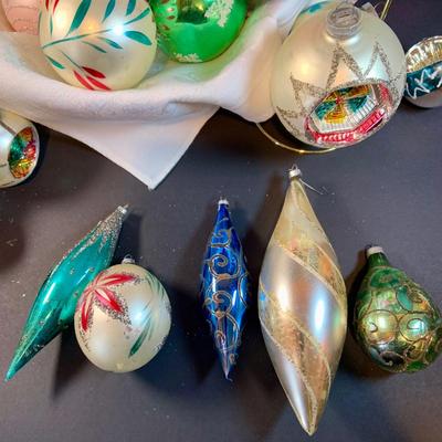 LOT:192: Large Assortment of Mercury Glass and Other Vintage Christmas Ornaments