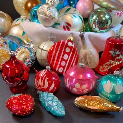 LOT:192: Large Assortment of Mercury Glass and Other Vintage Christmas Ornaments