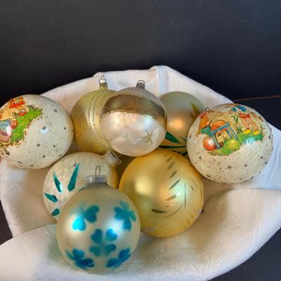 LOT:192: Large Assortment of Mercury Glass and Other Vintage Christmas Ornaments