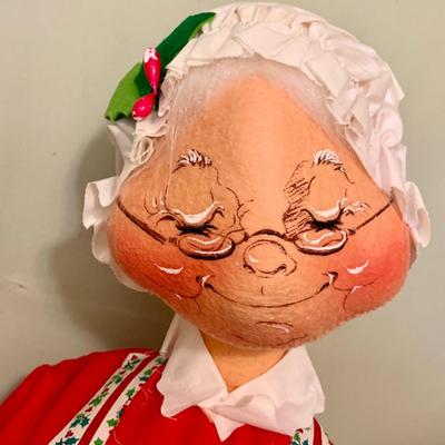 LOT 204: Extra Large Annalee Mr and Mrs Claus Dolls