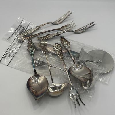 LOT 209: Reed and Barton Silver Plated Serving Set