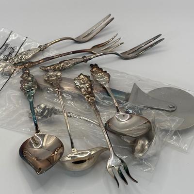 LOT 209: Reed and Barton Silver Plated Serving Set