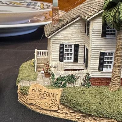 Lighthouse Figurine Display Celebrating The Beauty & Picturesque Views of Coastal South Carolina