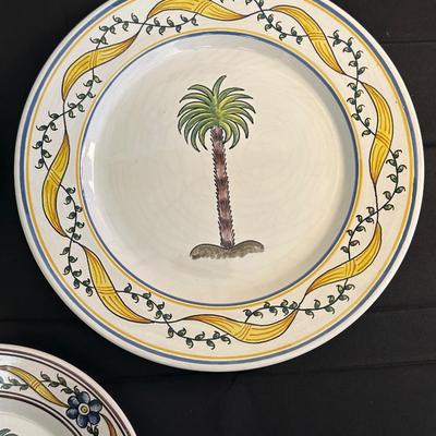 Lighthouse Figurine Display Celebrating The Beauty & Picturesque Views of Coastal South Carolina