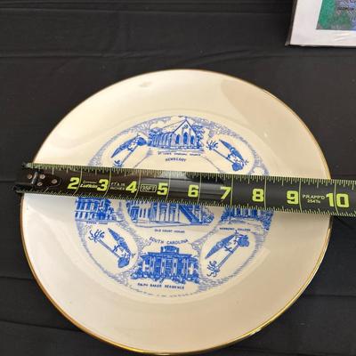 Lighthouse Figurine Display Celebrating The Beauty & Picturesque Views of Coastal South Carolina