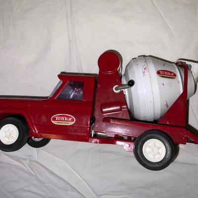 Lot of Vintage Tonka Trucks