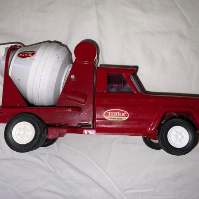 Lot of Vintage Tonka Trucks