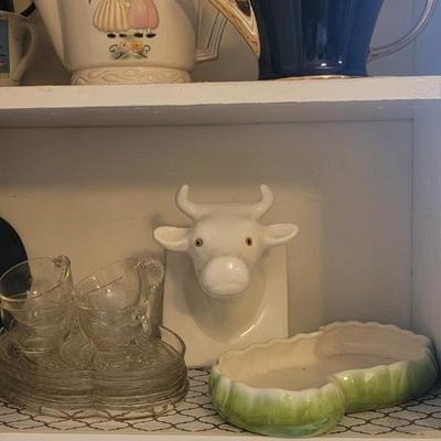 Three shelves, Hall tea pot