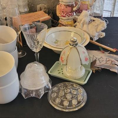 Wine glasses, mugs, decor