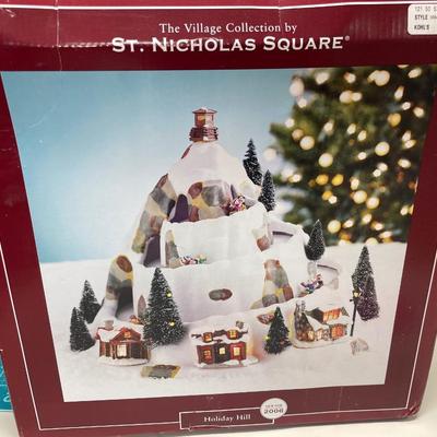 Saint Nicholas Square, Holiday Hill