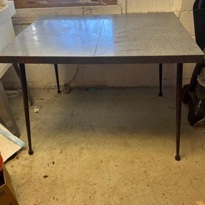 Retro Formica Top Table (B2-MG)
