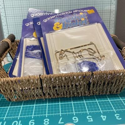Vintage Makit & Bakit craft with basket