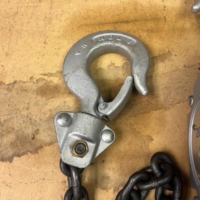 Little Mule 2000-Pound Capacity Level Chain Hoist (B2-MG)
