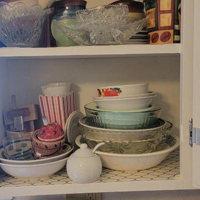 Misc kitchenware, bowls, glasses