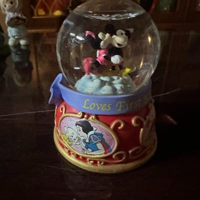 MICKEY AND MINNIE MOUSE SNOWGLOBE