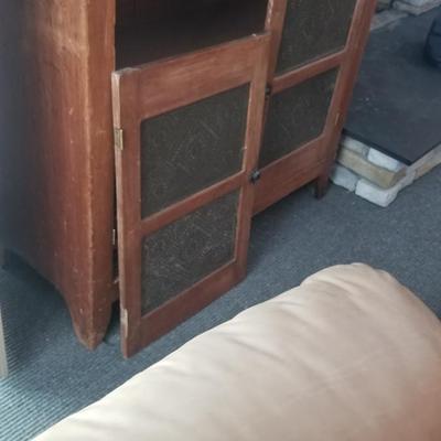 Cabinet/Hutch