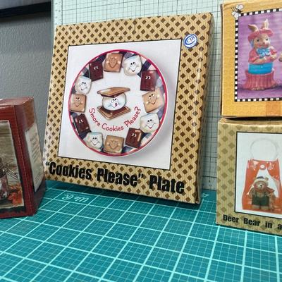 Small gifts including candle, plate and more