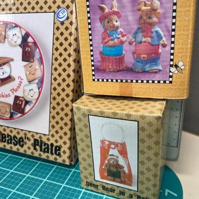 Small gifts including candle, plate and more