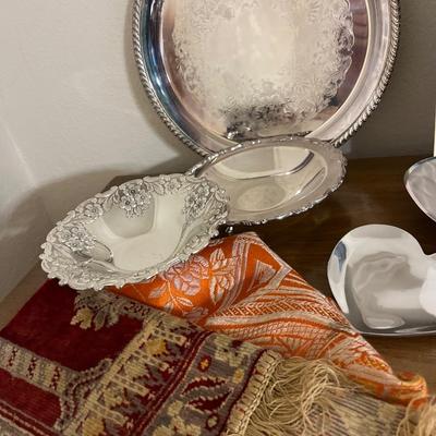 Silver pieces and table runners