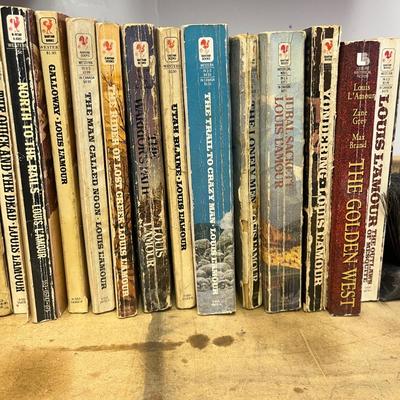 Louis L’Amour Paperback Novels (B2-MG)