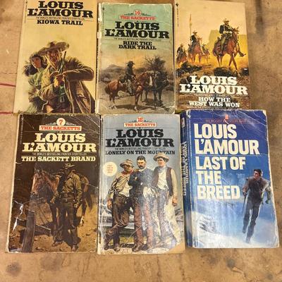 Louis L’Amour Paperback Novels (B2-MG)