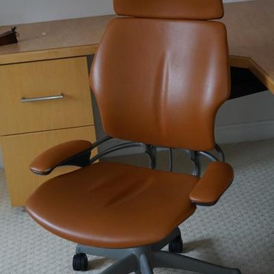 HUMANSCALE FULLY ADJUSTABLE LEATHER OFFICE CHAIR