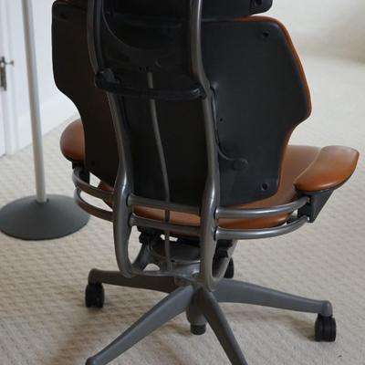HUMANSCALE FULLY ADJUSTABLE LEATHER OFFICE CHAIR