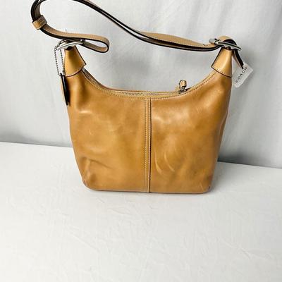 Lot E 692 NWT Vintage Tan Leather COACH Shoulder Bag