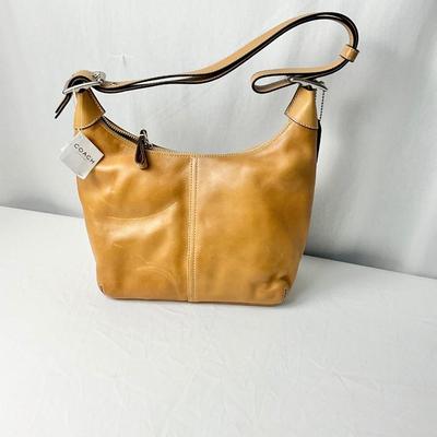 Lot E 692 NWT Vintage Tan Leather COACH Shoulder Bag