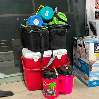 Lot P 694 Coleman Cooler / Thermal Lunch Boxes / To GO Cups