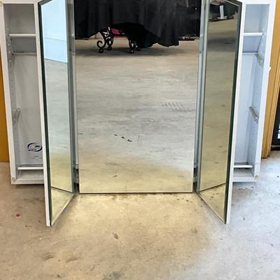 Lot A 697 Mirrored In-Wall Medicine Cabinet