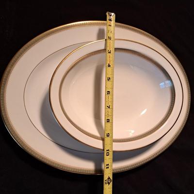 Royal Doulton "Clarendon" China Setting for 12 (BD-SD)