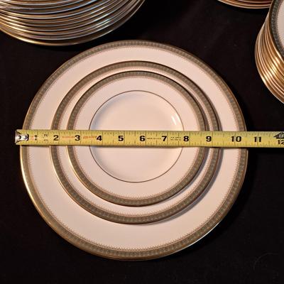 Royal Doulton "Clarendon" China Setting for 12 (BD-SD)