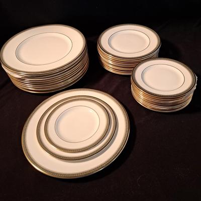 Royal Doulton "Clarendon" China Setting for 12 (BD-SD)
