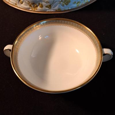Royal Doulton "Clarendon" China Setting for 12 (BD-SD)
