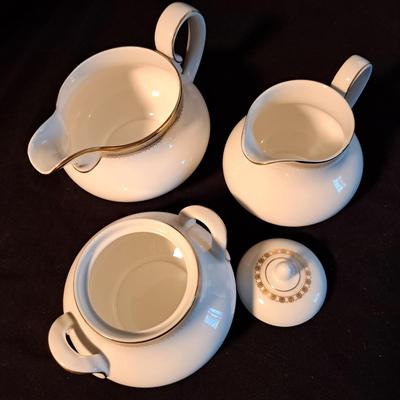 Royal Doulton "Clarendon" China Setting for 12 (BD-SD)