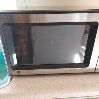 Stainless GE Microwave (K-BBL)