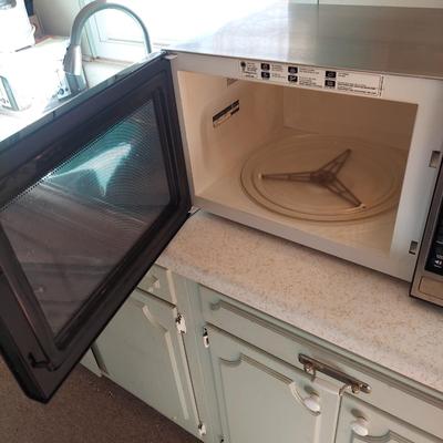 Stainless GE Microwave (K-BBL)