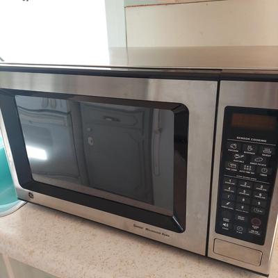 Stainless GE Microwave (K-BBL)